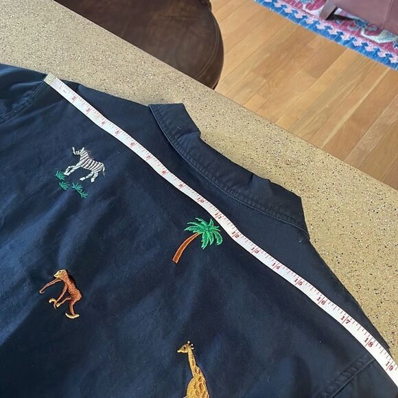 Embroidered jungle critters zip up black cotton jacket / shacket - Picture 14 of 16